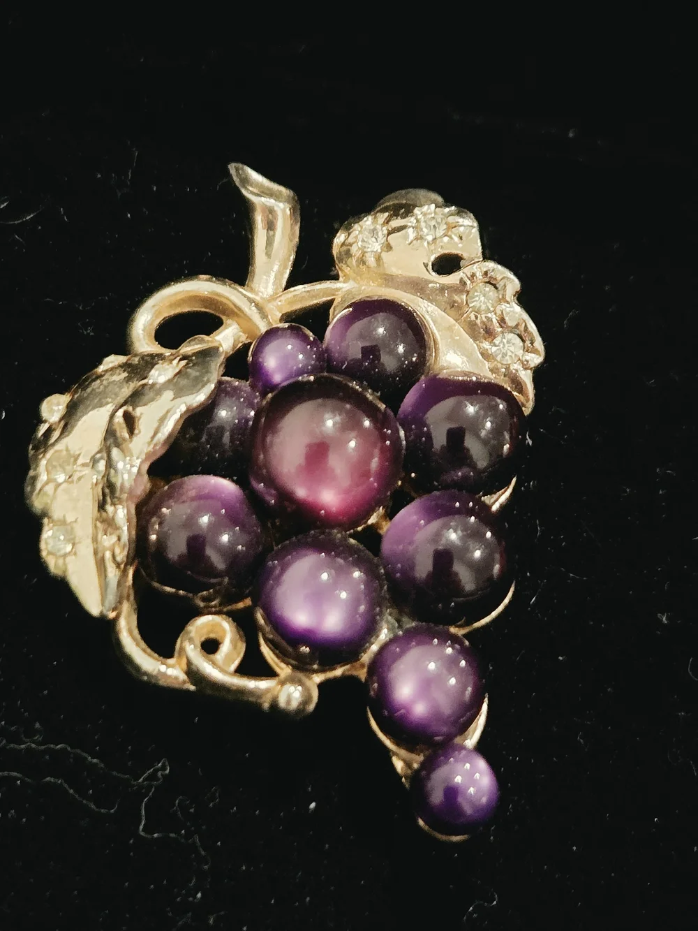 Vintage Gold-Tone Purple Grape Cluster Brooch - Vintag Women Jewelry